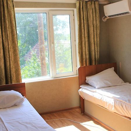 Holiday Hostel House Bishkek Exterior photo