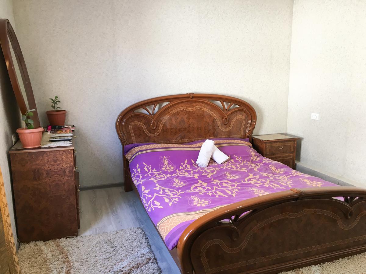 Holiday Hostel House Bishkek Exterior photo