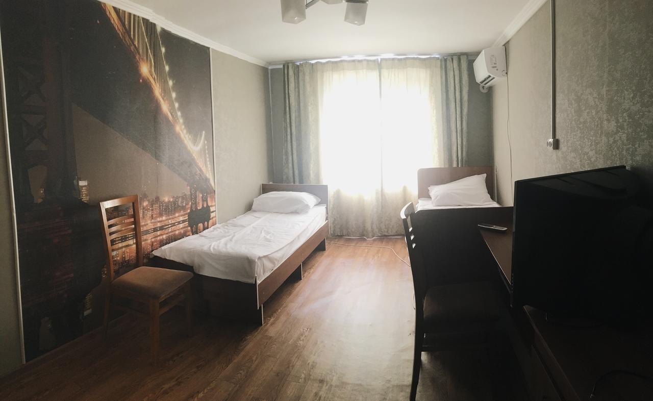 Holiday Hostel House Bishkek Exterior photo