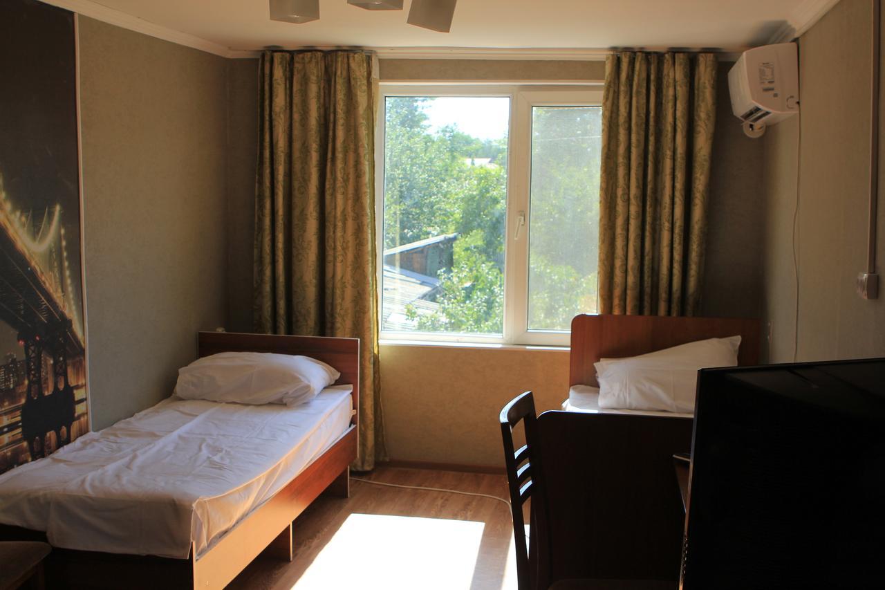 Holiday Hostel House Bishkek Exterior photo