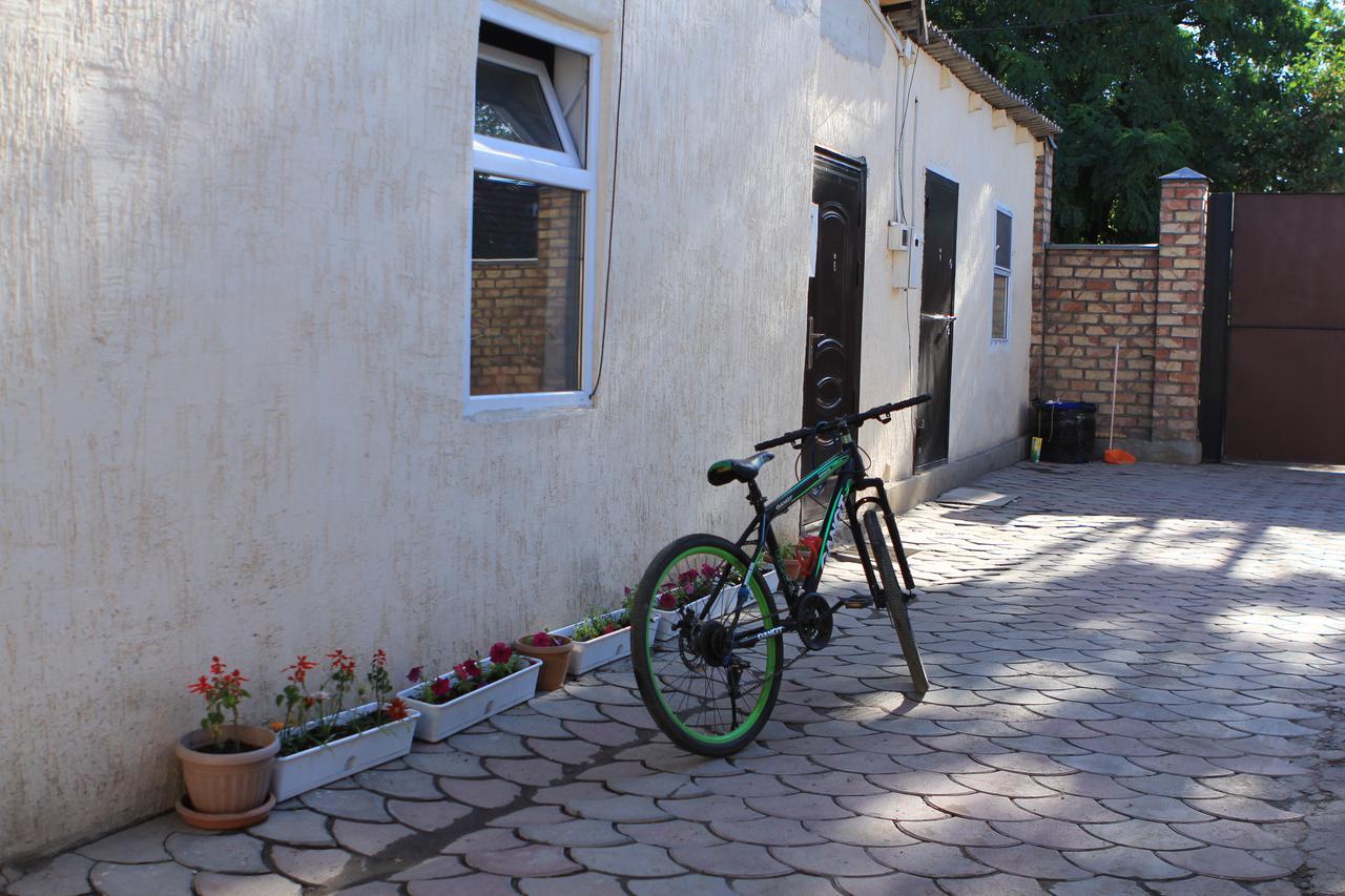 Holiday Hostel House Bishkek Exterior photo