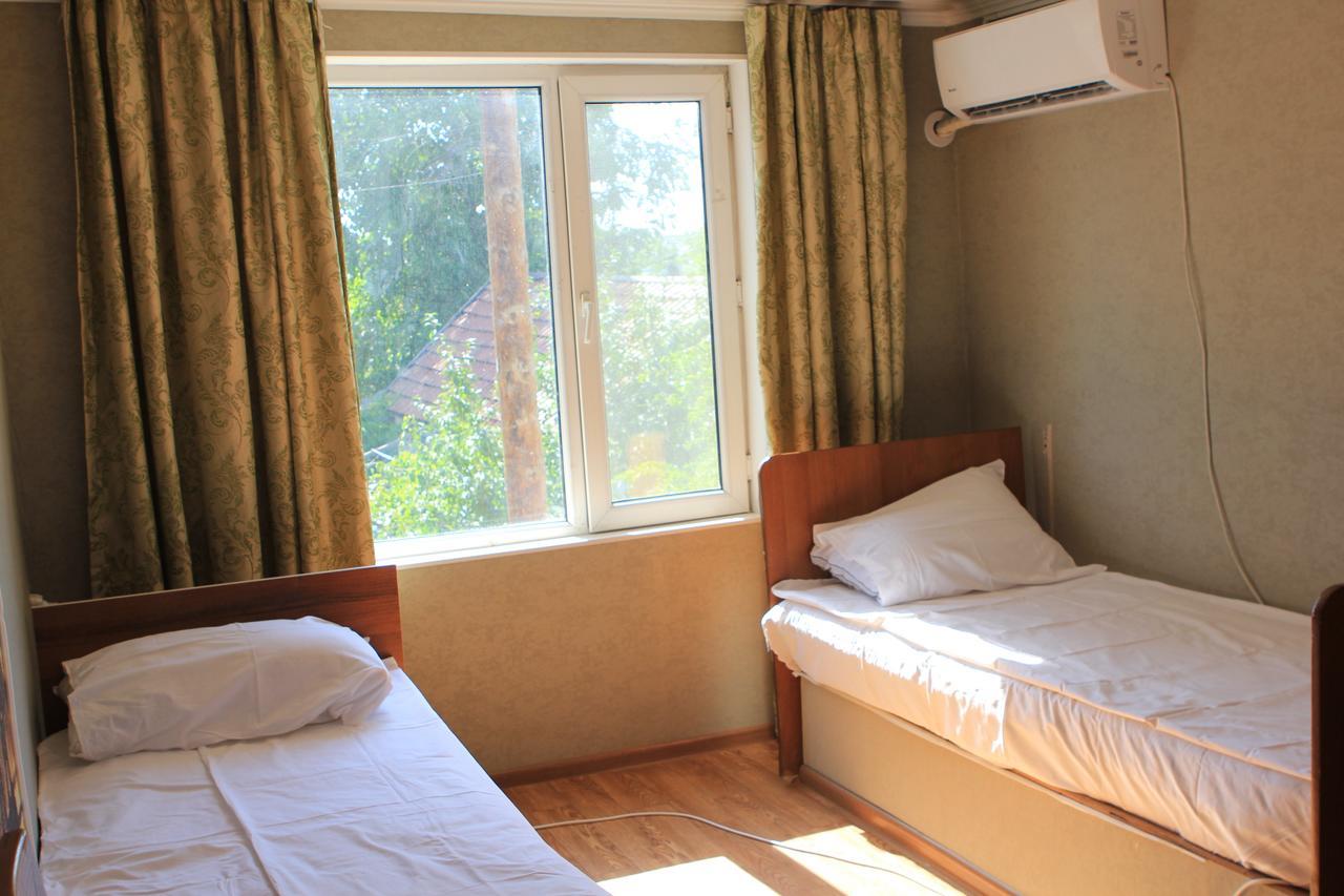 Holiday Hostel House Bishkek Exterior photo
